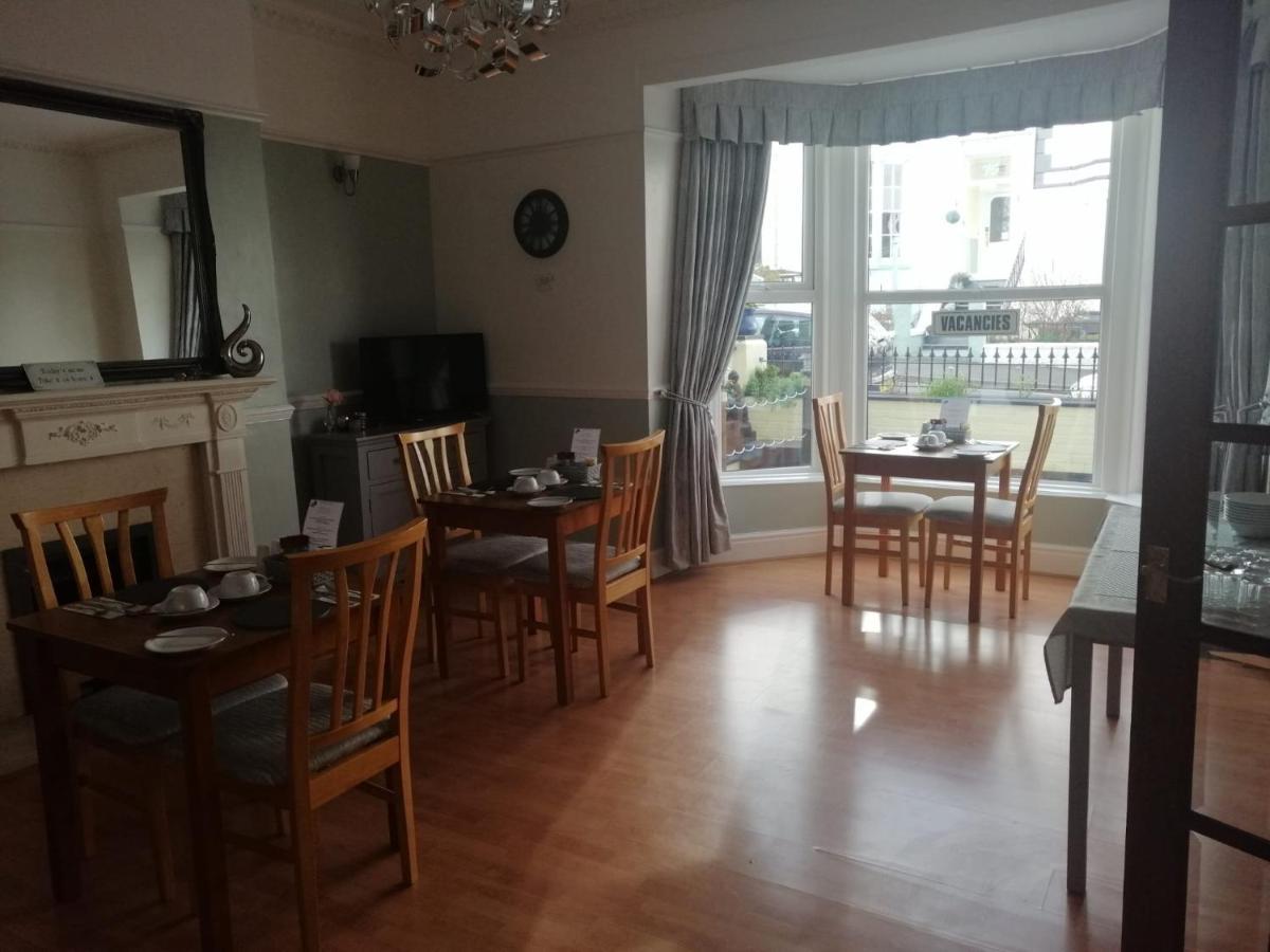 No 6 Quality Guesthouse Лландидно Экстерьер фото